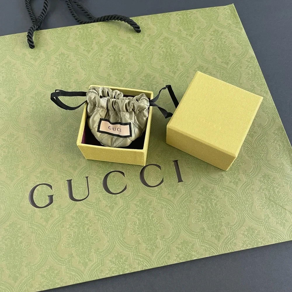 New GUCCI CRYSTAL INTERLOCKING G HAIR CLIP💚🌟